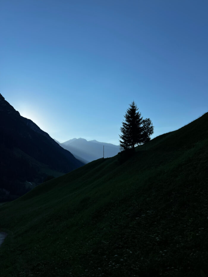 Berge und Sonnenaufgang